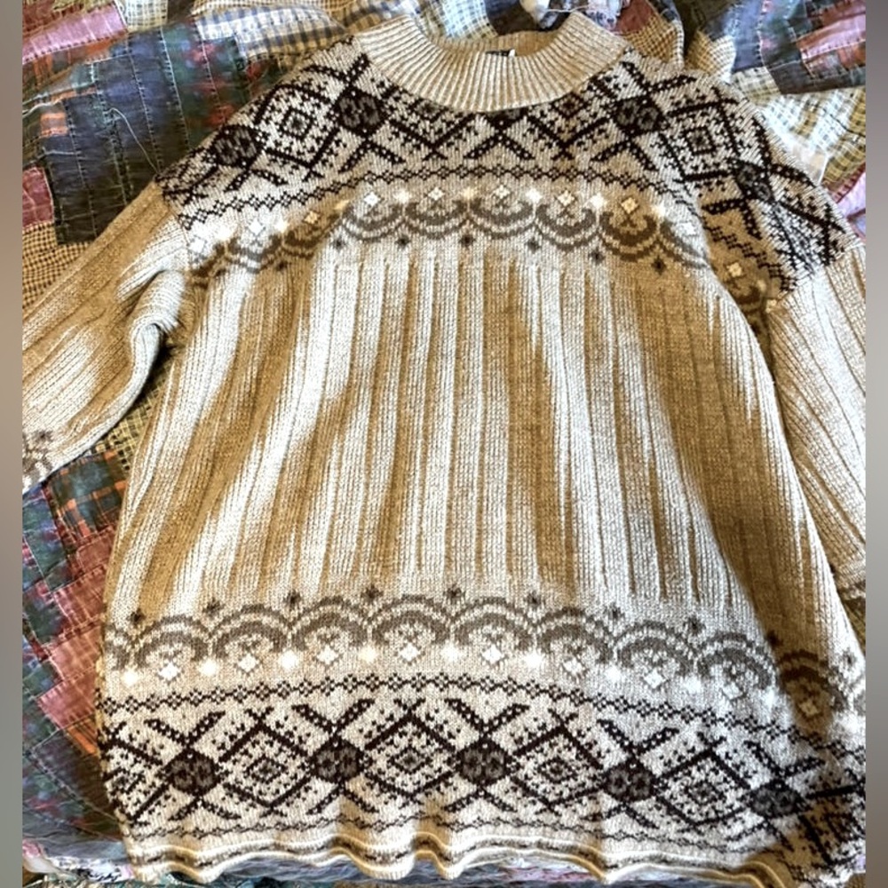 Vintage Private Eyes Women’s Sweater estimated size medium but no size on tag.